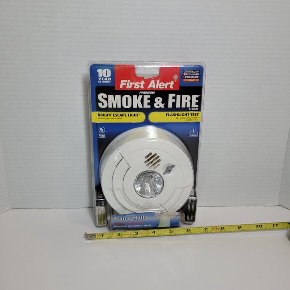 First Premium Smoke & Fire Alarm Model SA150B Bright Light And Sound New Sealed - Picture 6 of 7